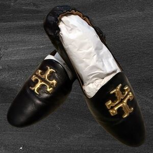 Tory Burch- Elegant Black Leather Loafers with Gold Accent